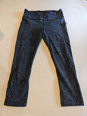 Black Patterned Athletic Capri Leggings